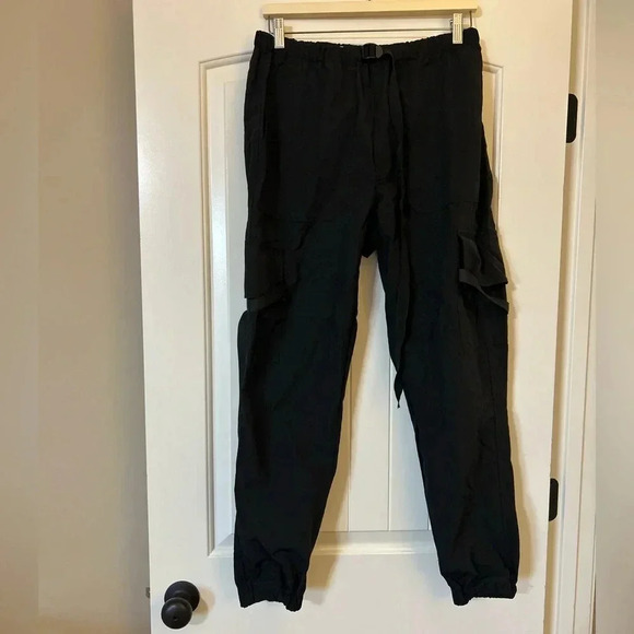PacSun Black Cargo Joggers - Picture 1 of 8
